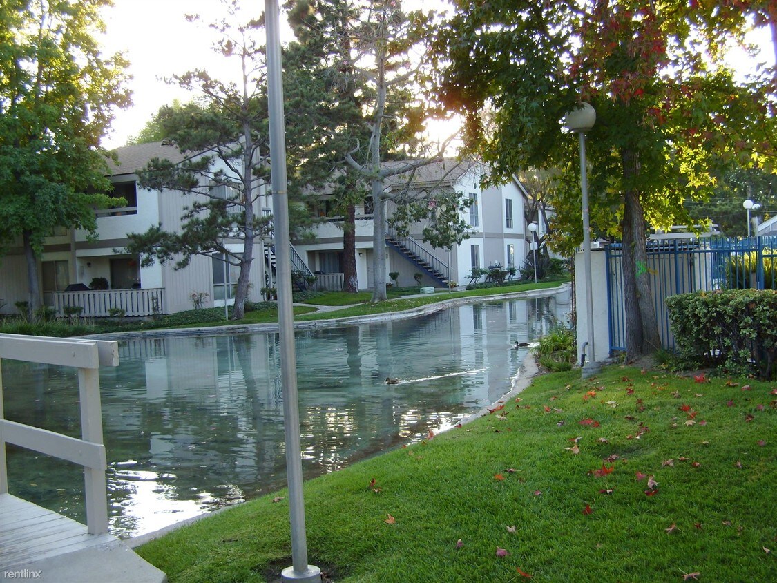 Primary Photo - 2835 S Fairview St