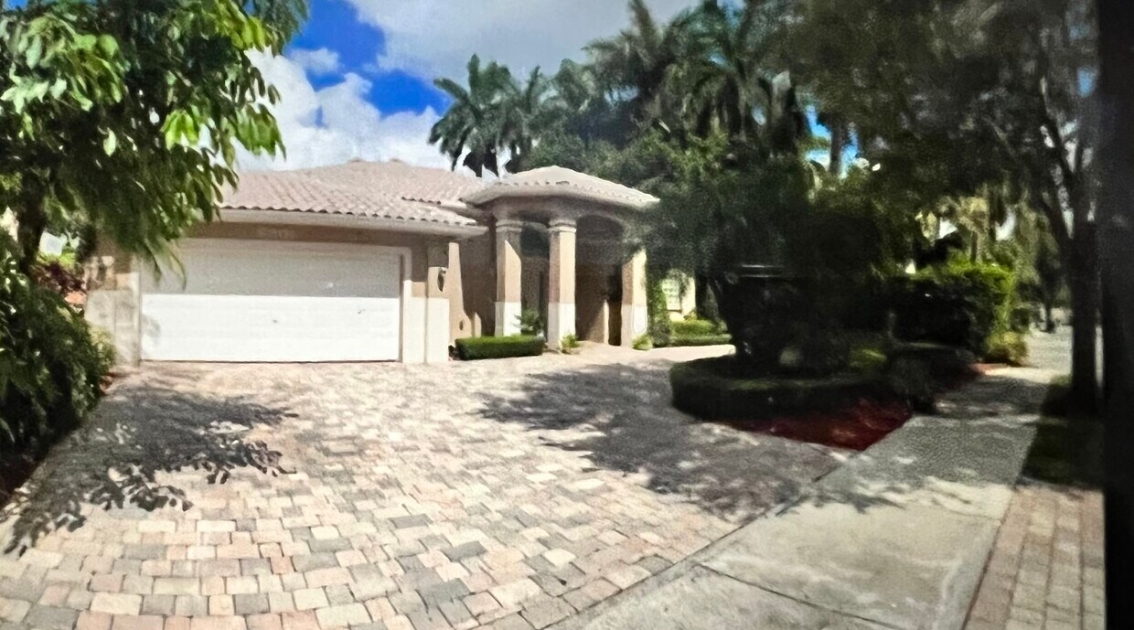 Building Photo - 6801 NW 111th Ave