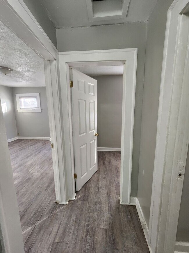 Foto del edificio - 2248 N Harding St