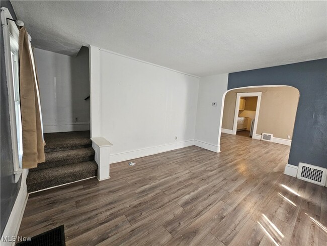 Foto del edificio - 1201 Smithfarm Ave