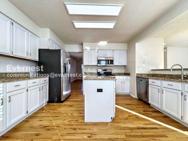 Building Photo - 18618 E Grand Cir