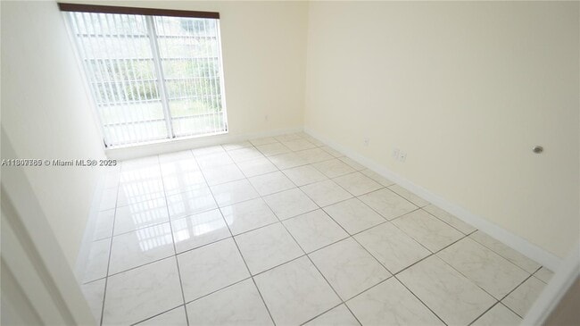 Building Photo - 9180 Fontainebleau Blvd