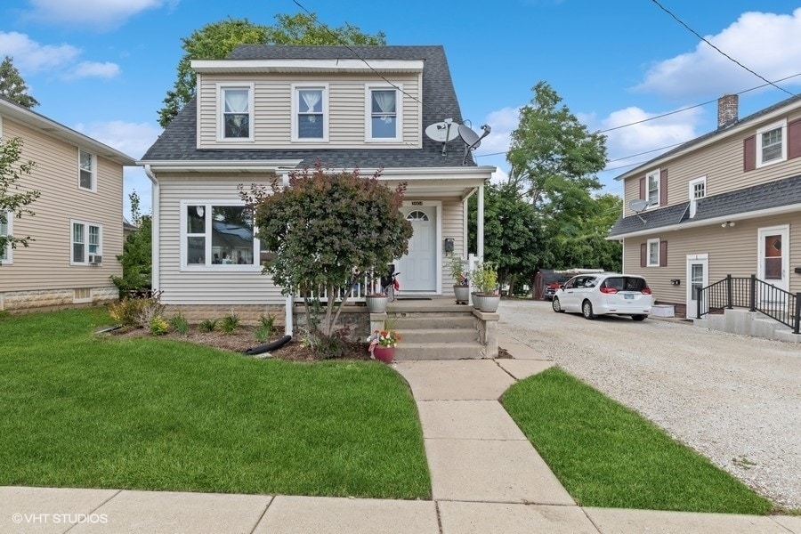 3604 Main St Unit UPPER, McHenry, IL 60050 Condo for Rent in McHenry