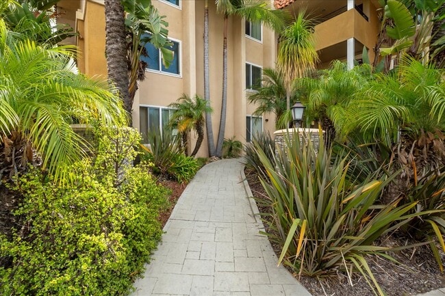 Building Photo - 7555 Linda Vista Rd