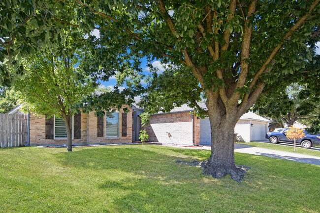 Foto del edificio - 4714 Danbury Dr