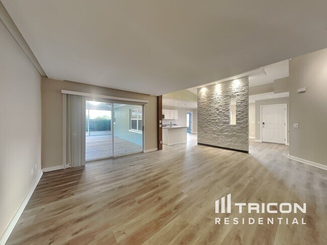 Building Photo - 613 Rapid Falls Drive Brandon FL