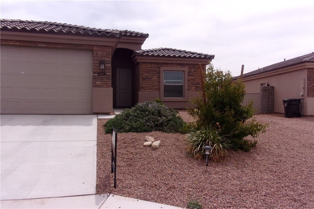 Foto principal - 3556 Split Branch Dr