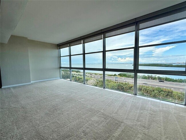Foto del edificio - 7200 Sunshine Skyway Ln S
