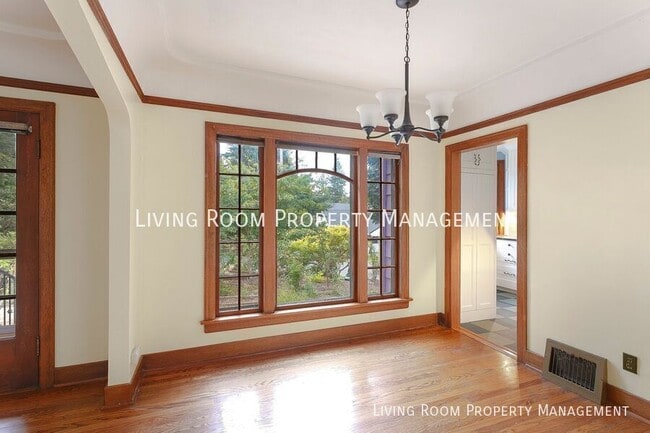 Building Photo - 2927 SW Hume Ct