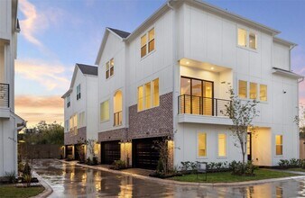 Building Photo - 137 Eastwood St