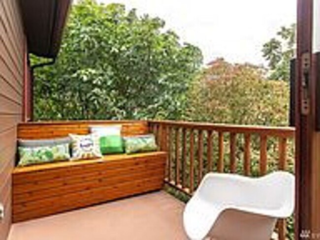 Building Photo - Fabulous View Condo Fremont, WA 98103