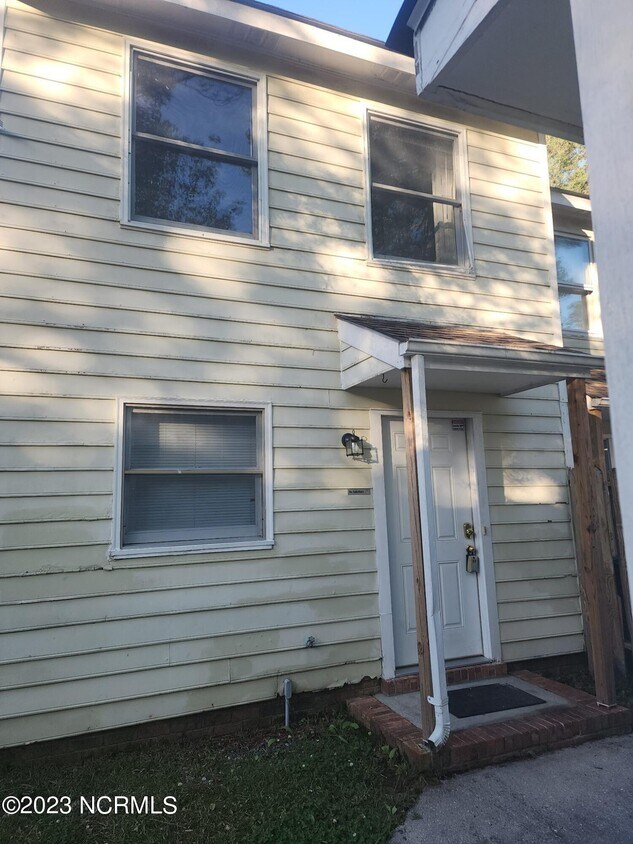 212 Bracken Pl, Jacksonville, NC 28540 Townhome Rentals in