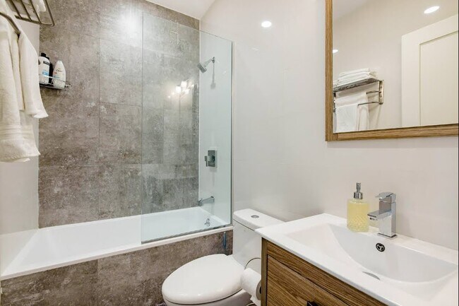 Second Full Bathroom with Deep Soaking Tub - 504 Maple St