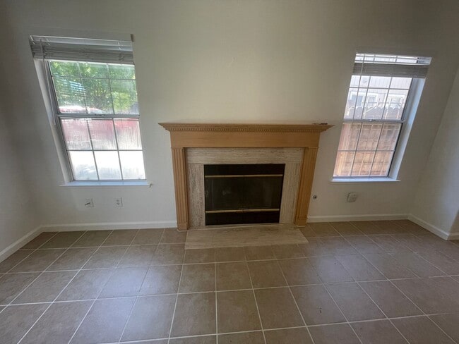 Foto del edificio - 3 Bedroom 3 Bath Home in West Natomas