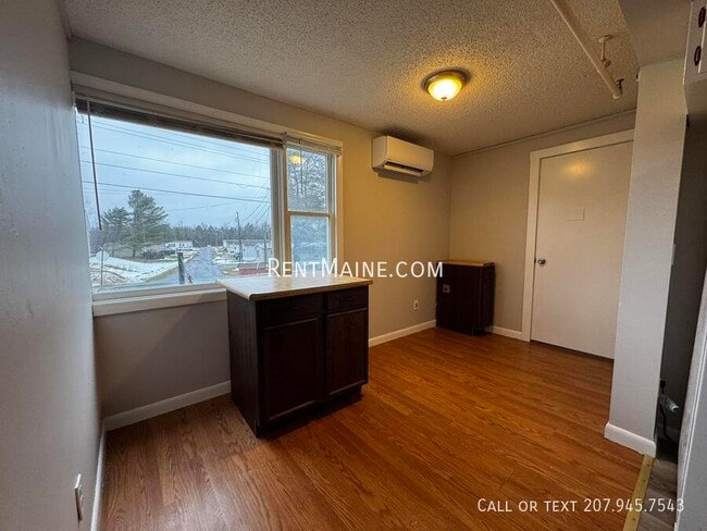 Building Photo - 513 Main St