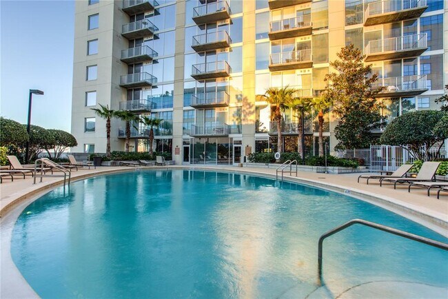 Foto del edificio - 155 S Court Ave
