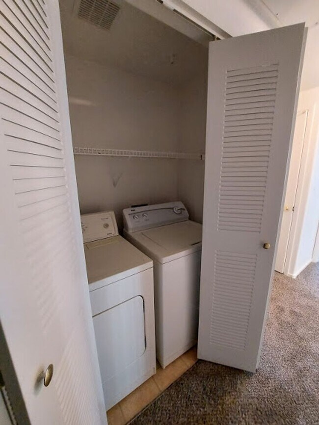 Building Photo - Excellent 2 bed 2 ba in a gated community