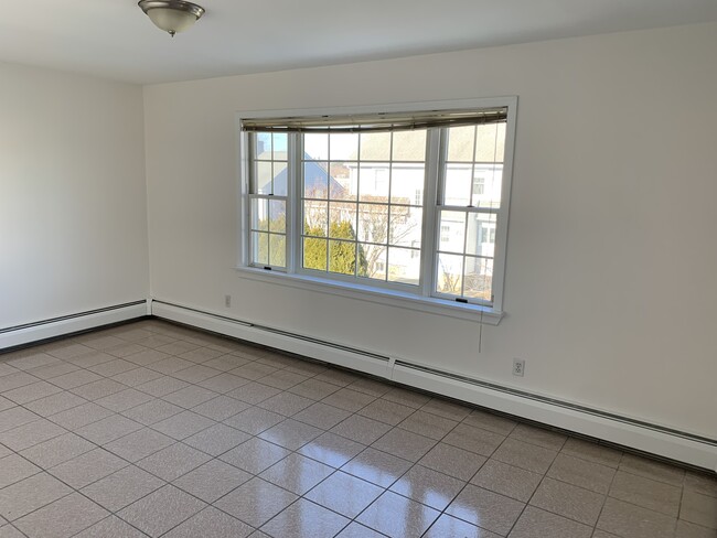 Dining area - 31 Bellew Ave