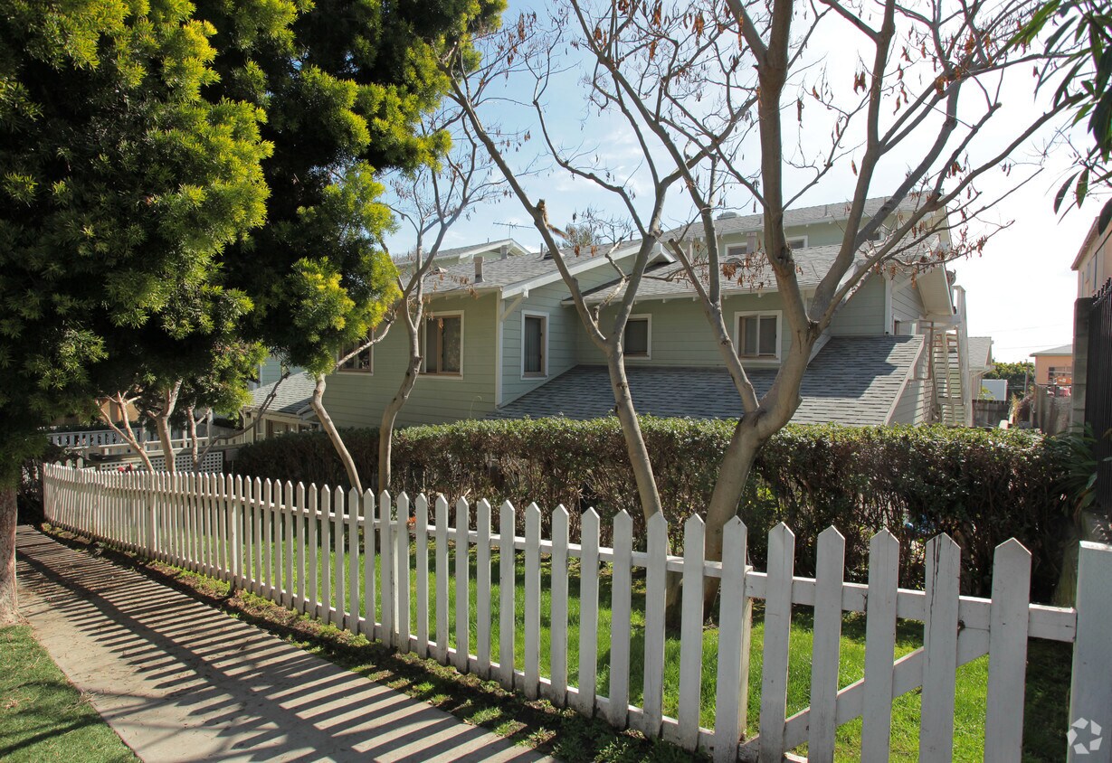 Building Photo - 518 Pier Ave