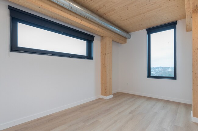 Building Photo - 1 E Lenox St