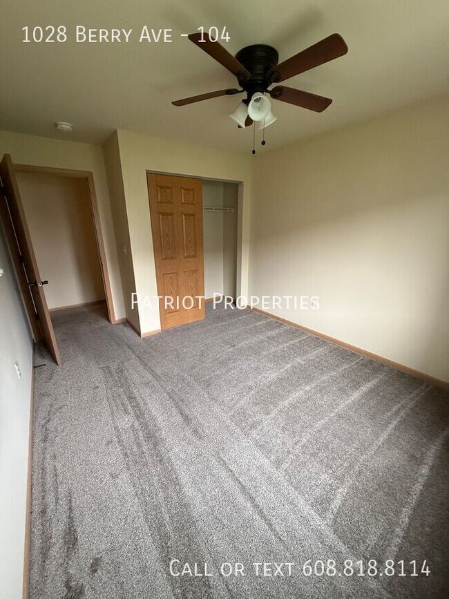 Foto del edificio - 1028 Berry Ave