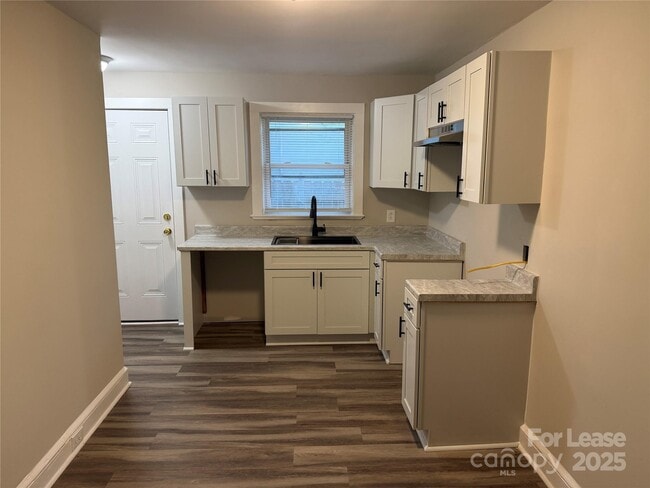 Foto del edificio - 3516 The Plaza