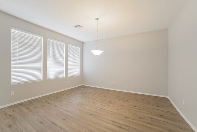 Foto del edificio - 4439 W Apollo Rd