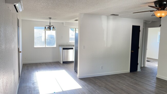 Building Photo - Modern 2-Bedroom Duplex with New Kitchen &...