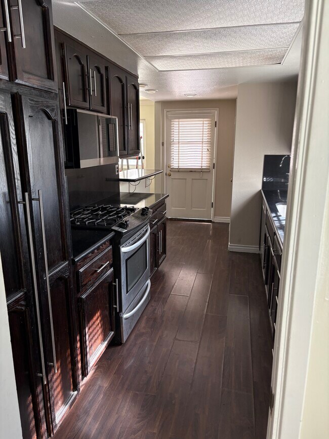 Foto del edificio - 5422 Montair Ave