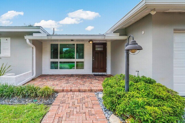 Building Photo - 730 SW 27th Way