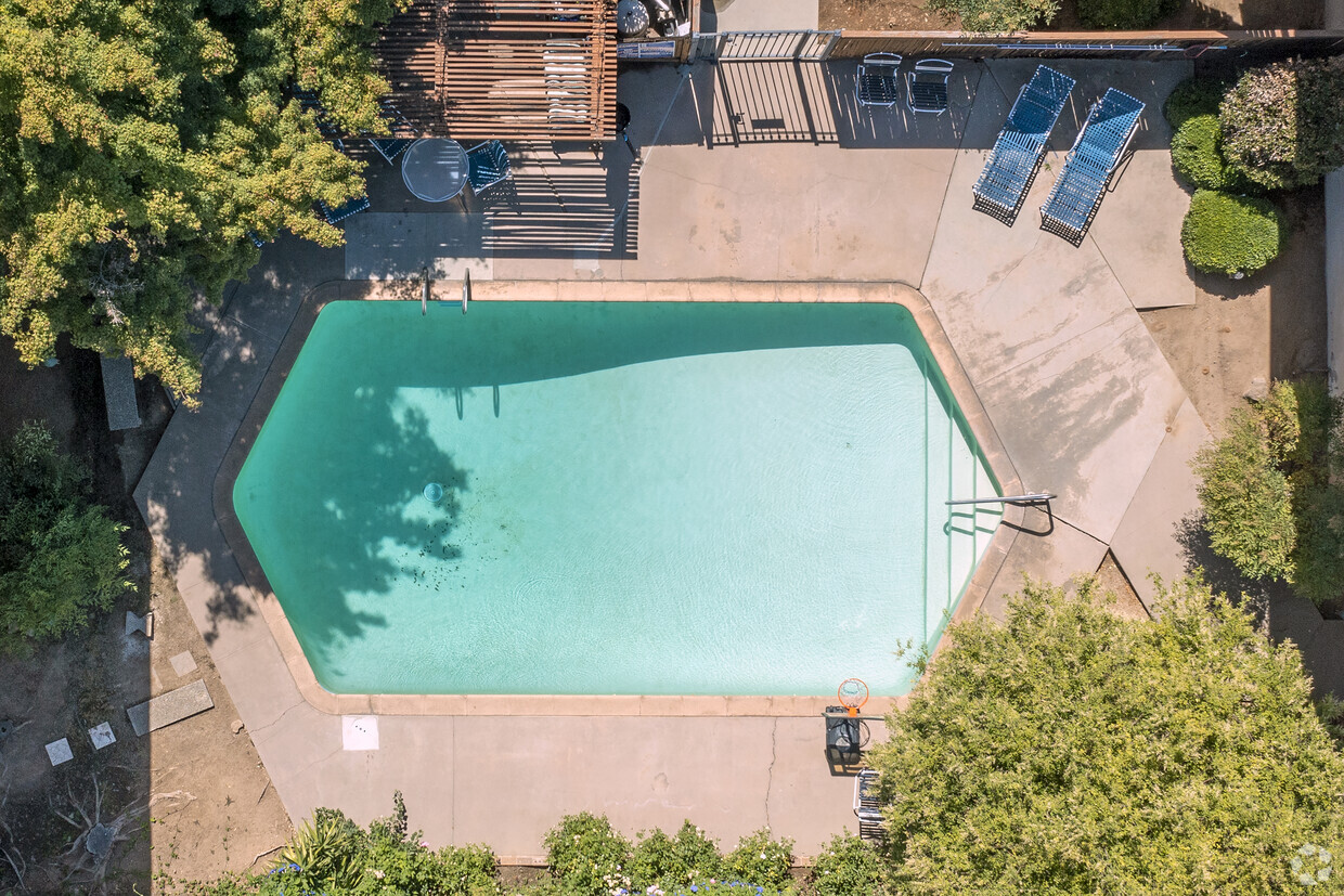 Pool - 5050 N Roosevelt Ave