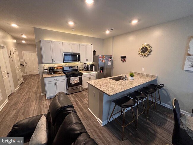 Foto del edificio - 255 Maple Run Dr