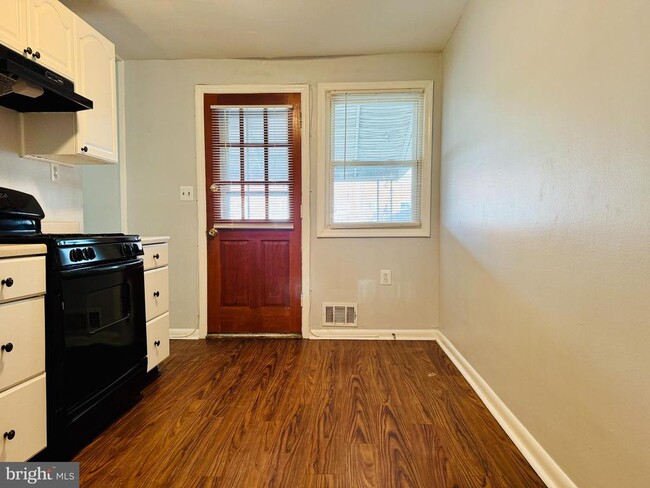 Building Photo - 8134 Mid Haven Rd