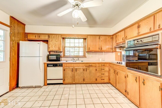 Building Photo - 2889 Bonanza Dr