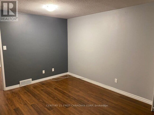 Building Photo - 70 Fiddlers Green Rd