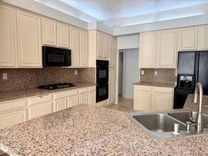 Building Photo - 1612 Hidden Spring Dr