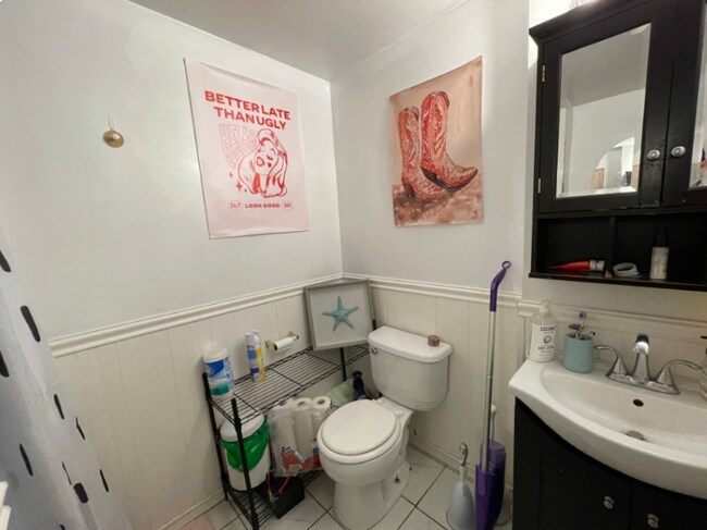 Building Photo - 62 Egmont St