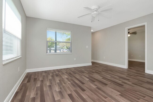 Foto del edificio - Fully Renovated 3BR/2BA Rental in Bradenton, FL — $1,895/Month, Pest Control, Trash & Lawn Care I...