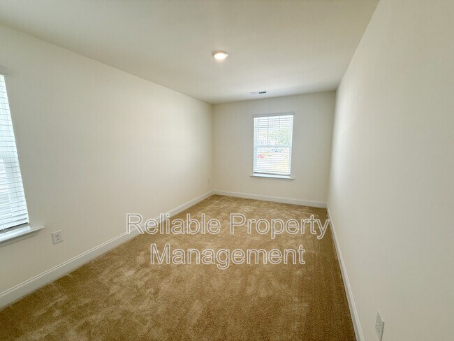 Foto del edificio - 32 Honeydew Wy