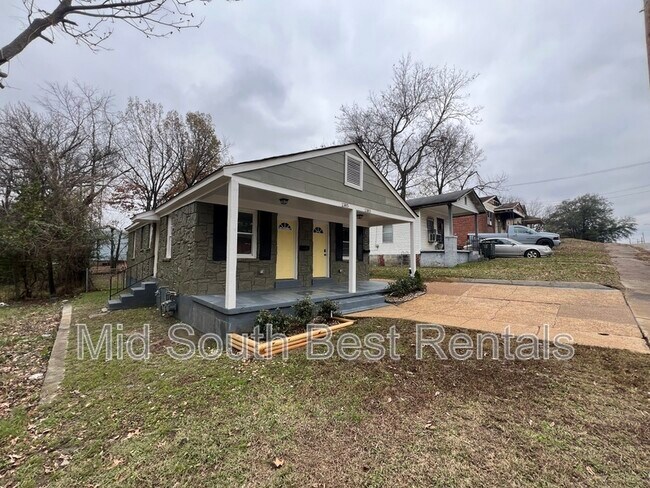 Building Photo - 1385 Gold