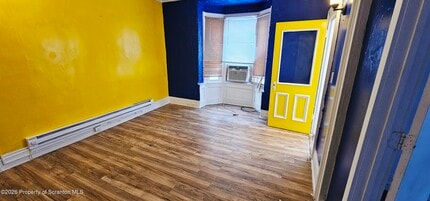 Building Photo - 1319 Washburn St