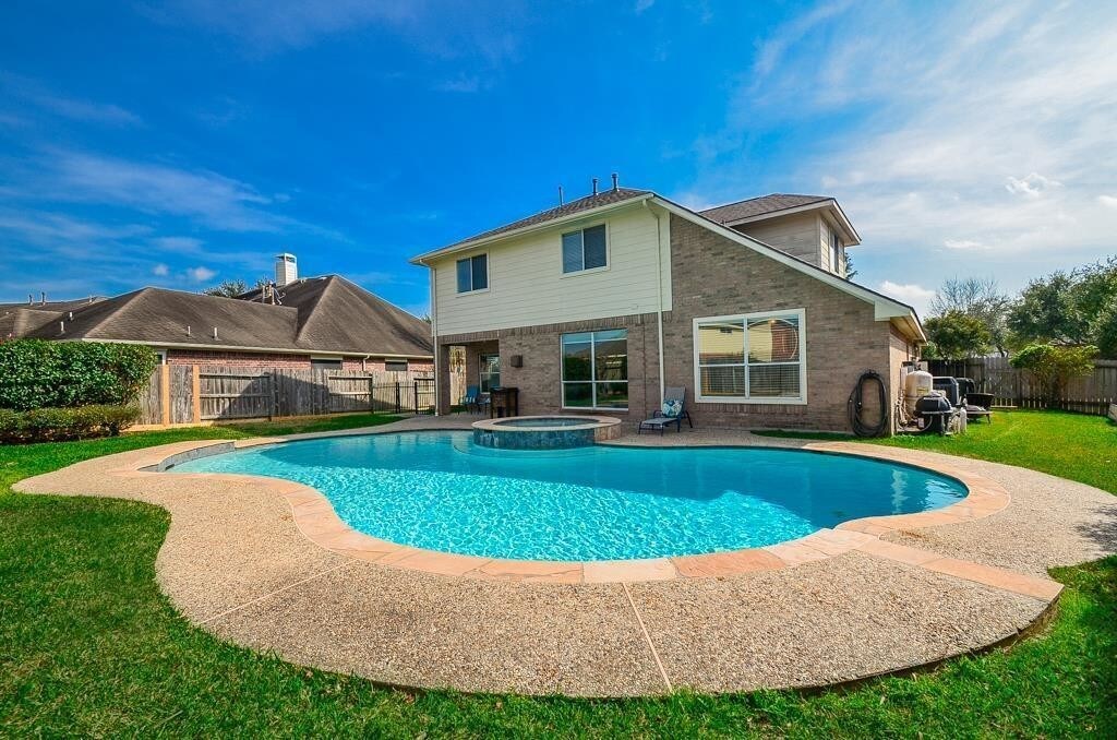 Primary Photo - 5823 Berkshire Ridge Dr