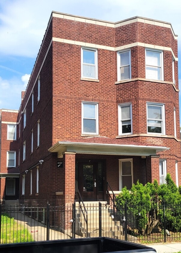 Primary Photo - 4105 N Bernard St