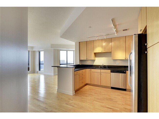 Foto del edificio - 100 3rd Ave S