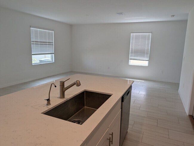 Building Photo - 34990 Gravelly Dr