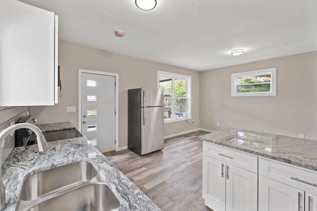 Building Photo - Charming 1BR First Floor Unit in Columbus