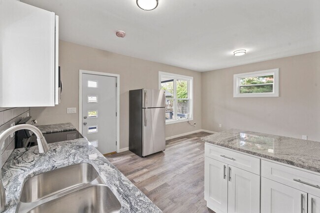 Foto del edificio - Charming 1BR First Floor Unit in Columbus