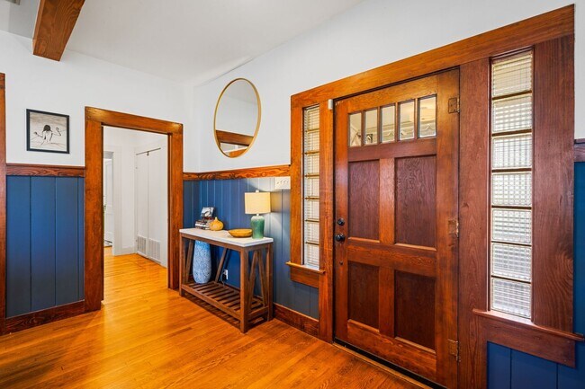 Foto del edificio - Beautifully Updated Historic Home