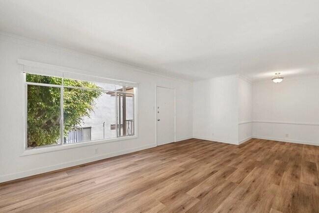 Foto del edificio - 349 N Palm Dr