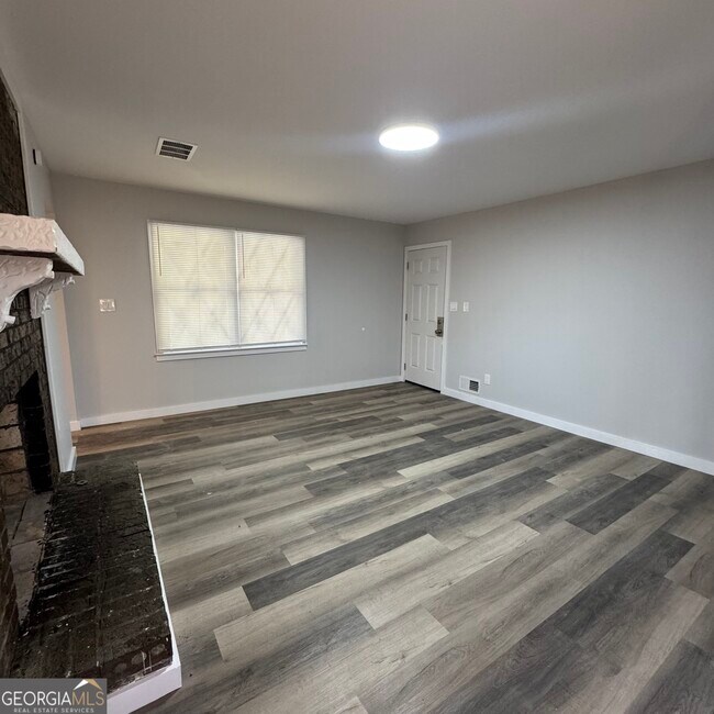 Foto del edificio - 6571 Rock Springs Rd